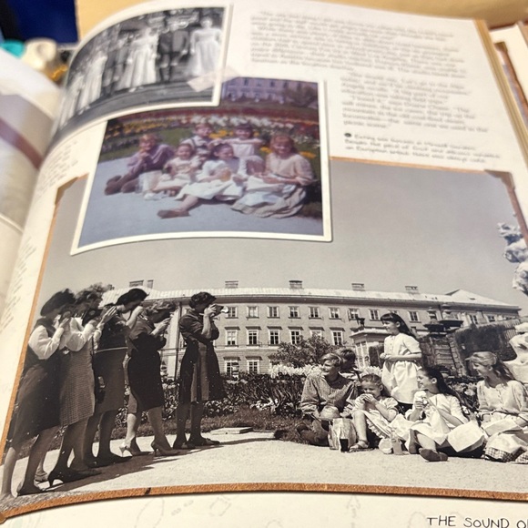 The Sound of Music Family Scrapbook - 2011 By Fred Bronson (SEVENOAKS) - Picture 16 of 16